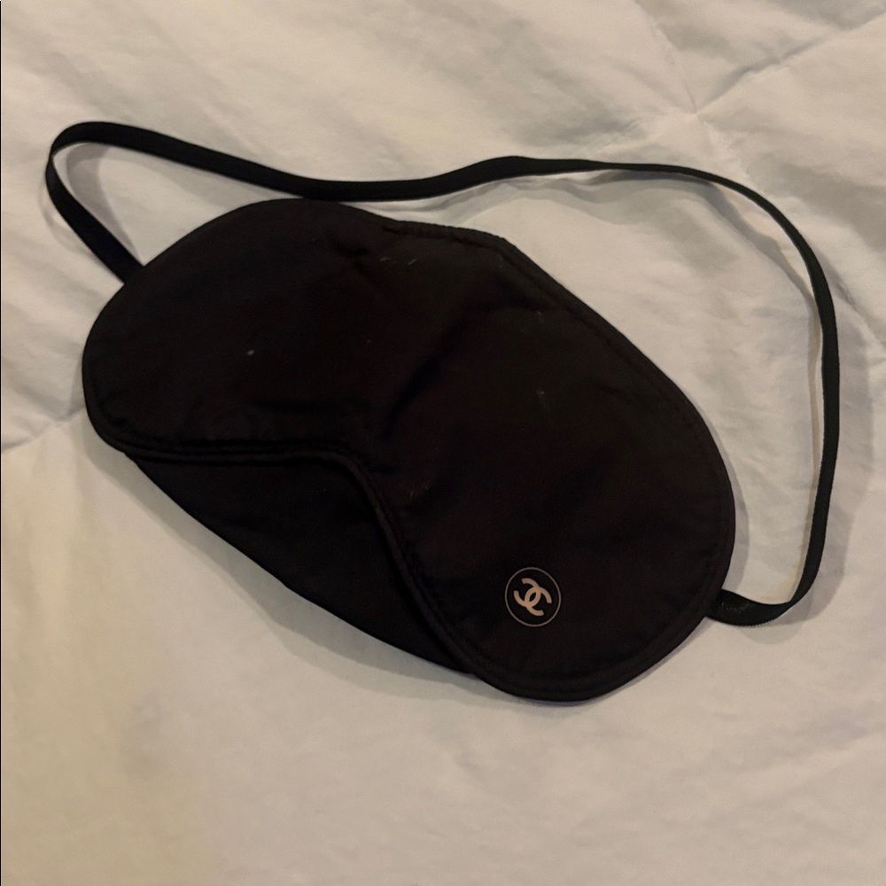 CHANEL Elegant Black Eye Mask - Picture 2 of 7